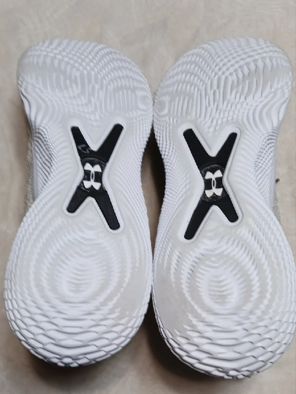 Under Armour Men's Off White and Black Athletic Shoes Size 17